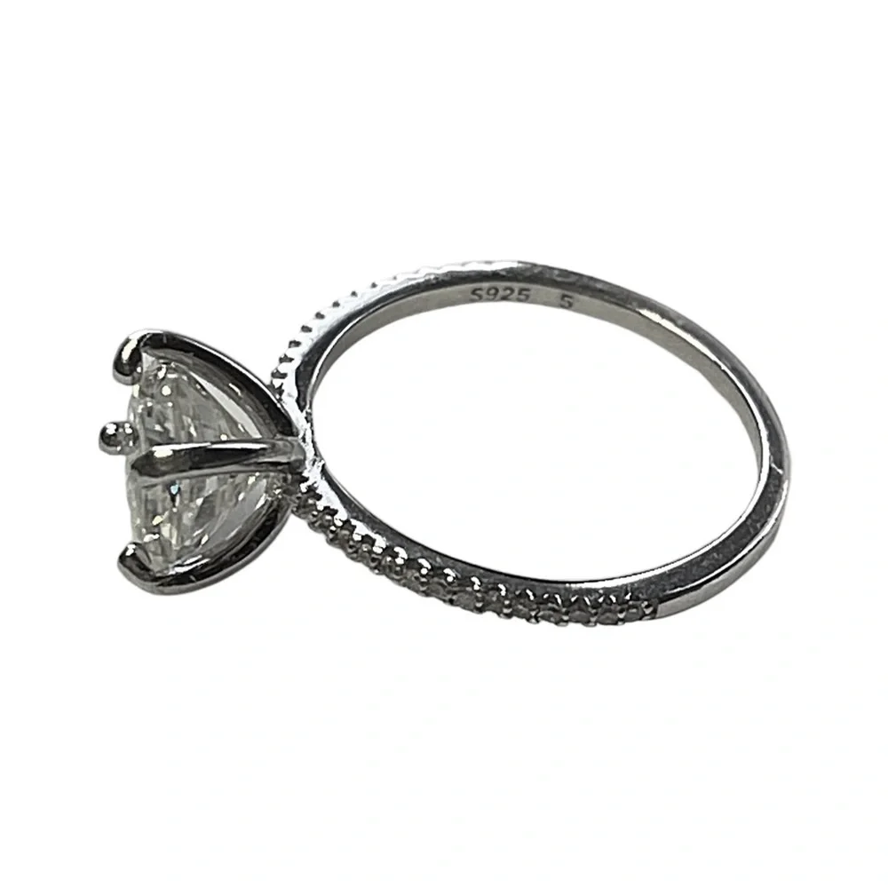 Elegant Silver Moissanite Ring!